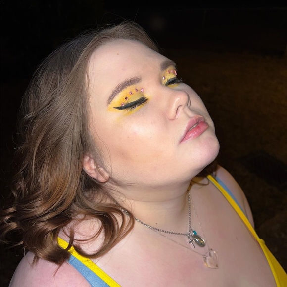 Meet your Posher, Mikayla - Picture 3 of 5